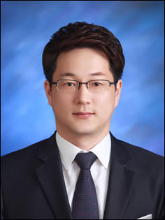 김동윤 (Kim, Dong-Yoon) 사진